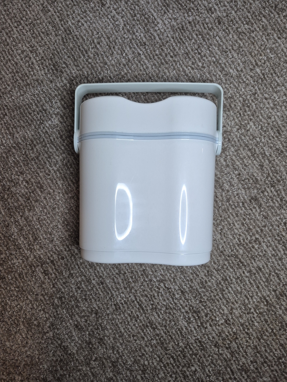 Munchkin White Portable Bottle Cooler with Handle